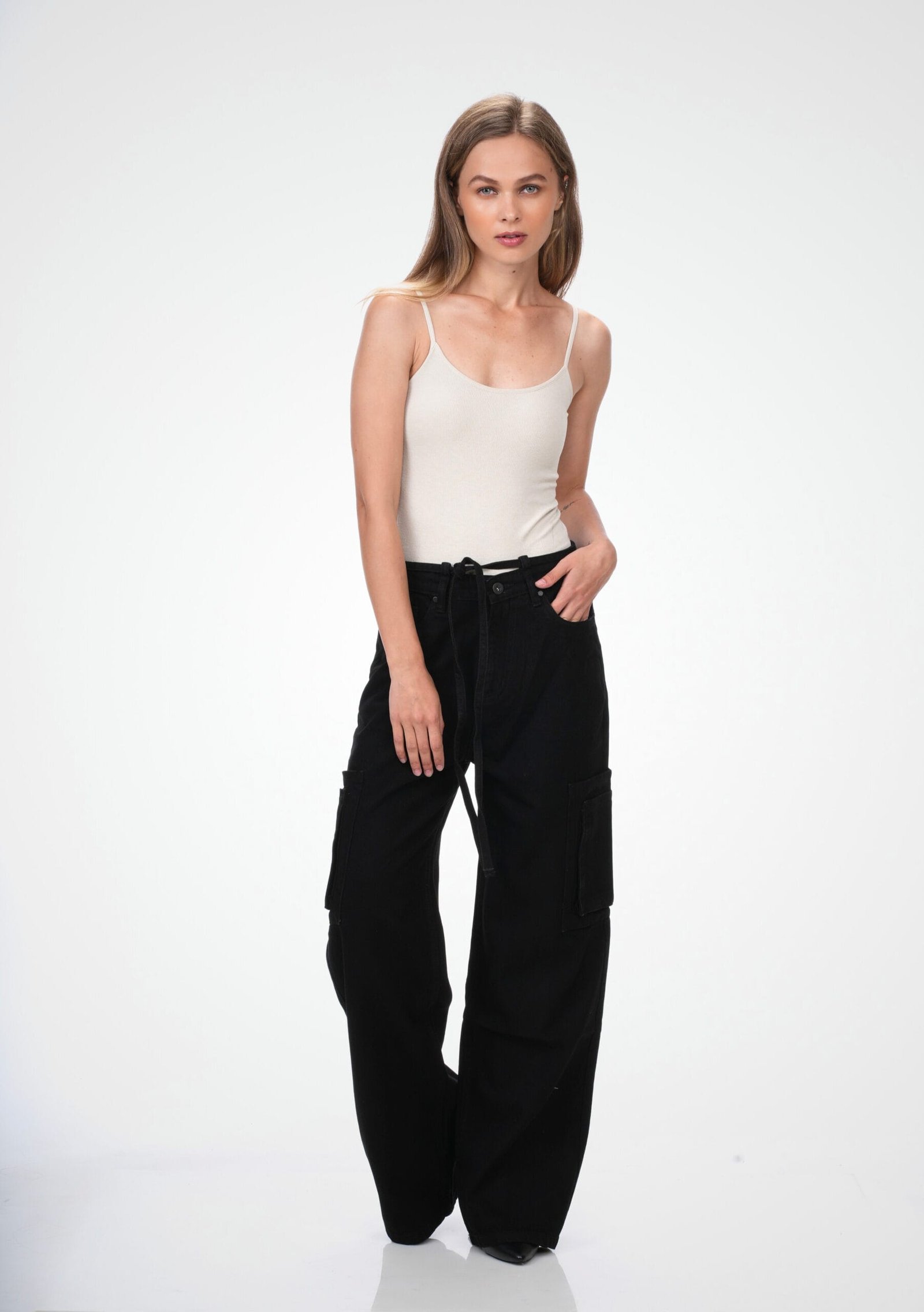 MID-RISE BAGGY CARGO JEANS