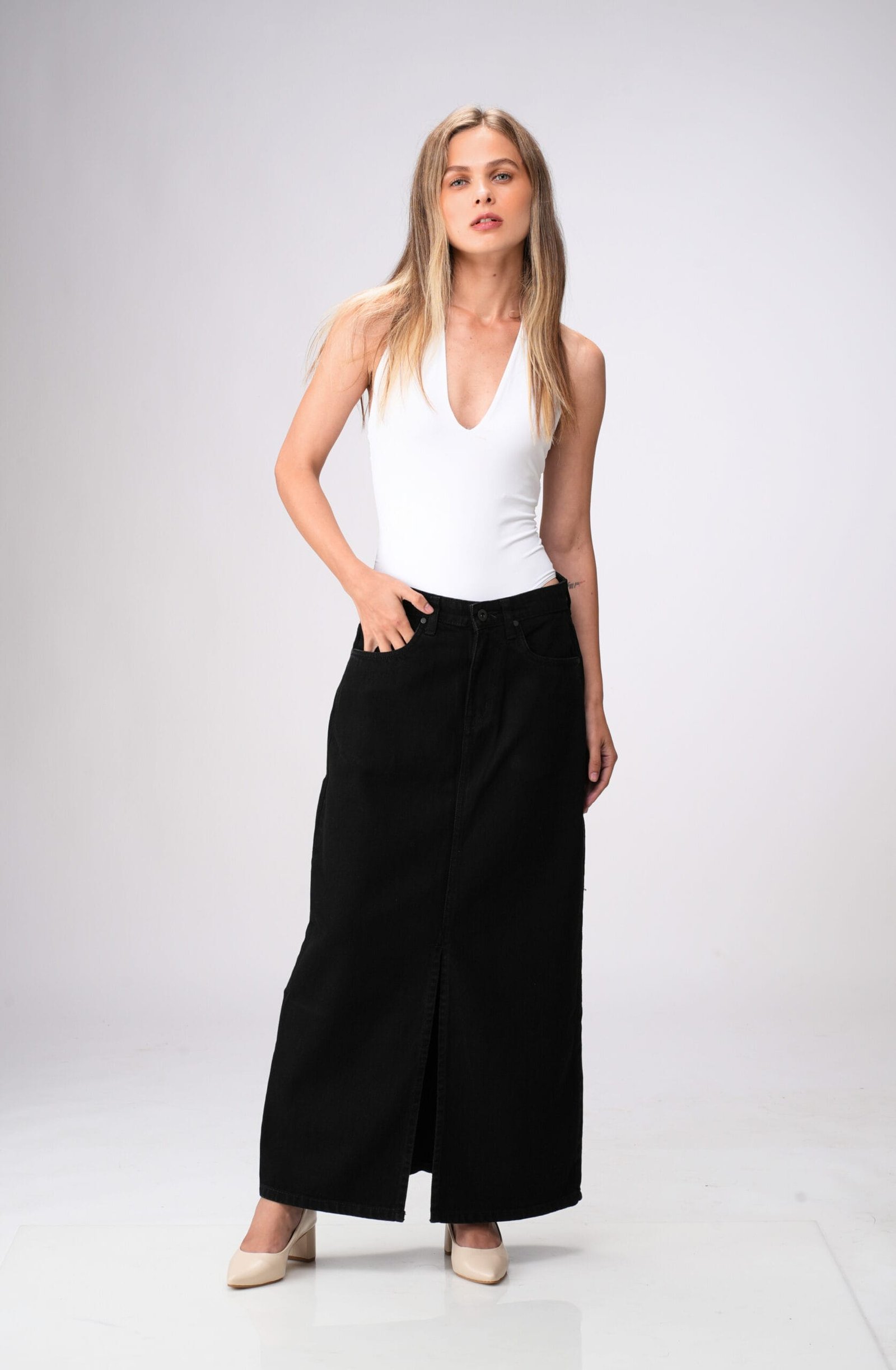 BLACK HIGH RISE DENIM LONG SKIRT - Image 8